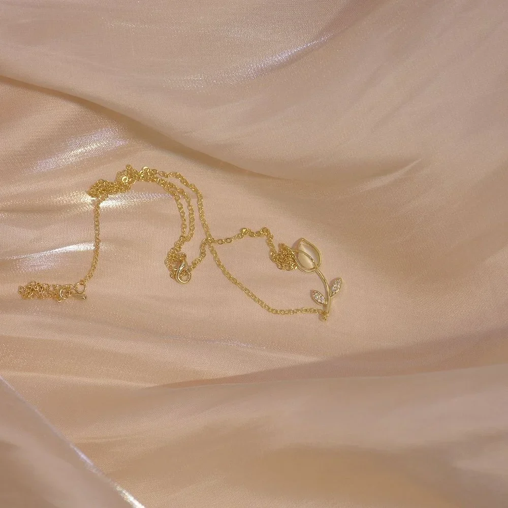 NEW 14K Gold Plated Diamond Flower Leaf Necklace - Picture 9 of 10